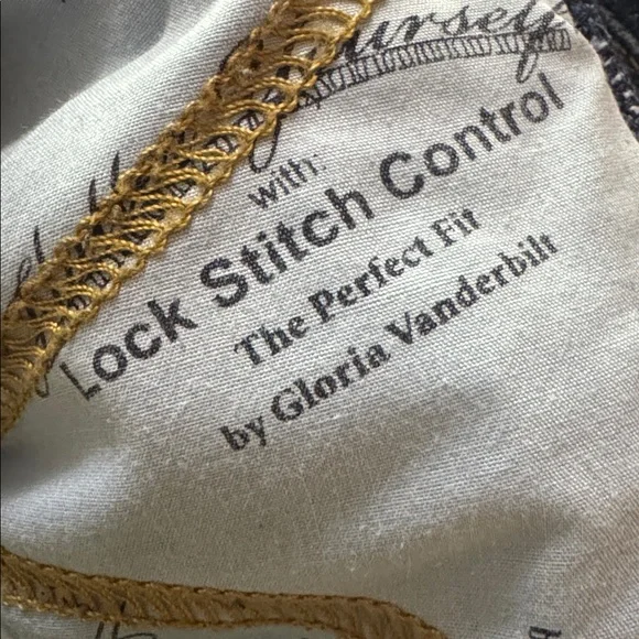 NWOT Bootcut Gloria Vanderbilt Classic Blue Denim Jeans with button pocket - Picture 9 of 9